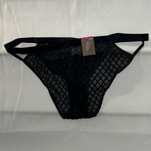 Secret treasures pantry velvet cut out XL black